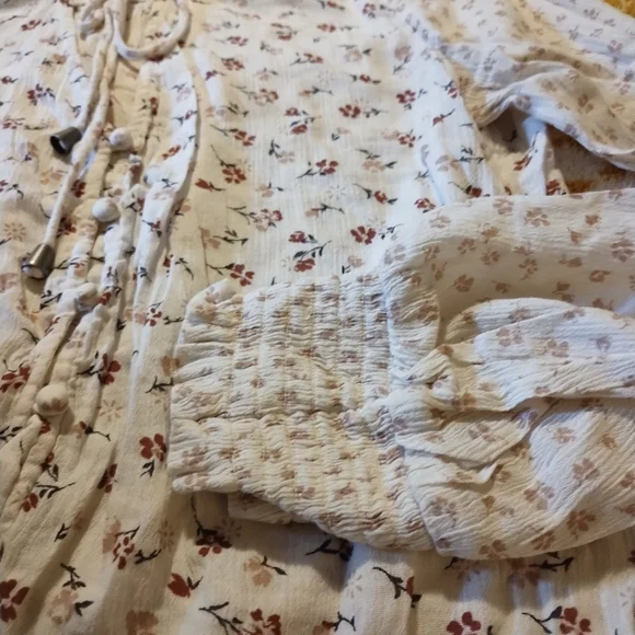 Abercrombie & Fitch White Floral Peasent Blouse - Picture 4 of 6